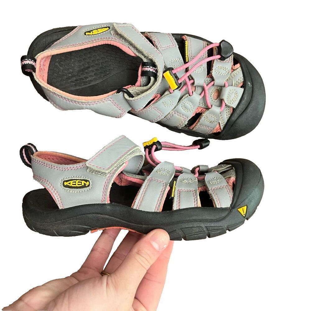 Keen Unisex Kid Black Orange Water Sandals 2.5-3 Aqua Sock Close Toe Drawstring